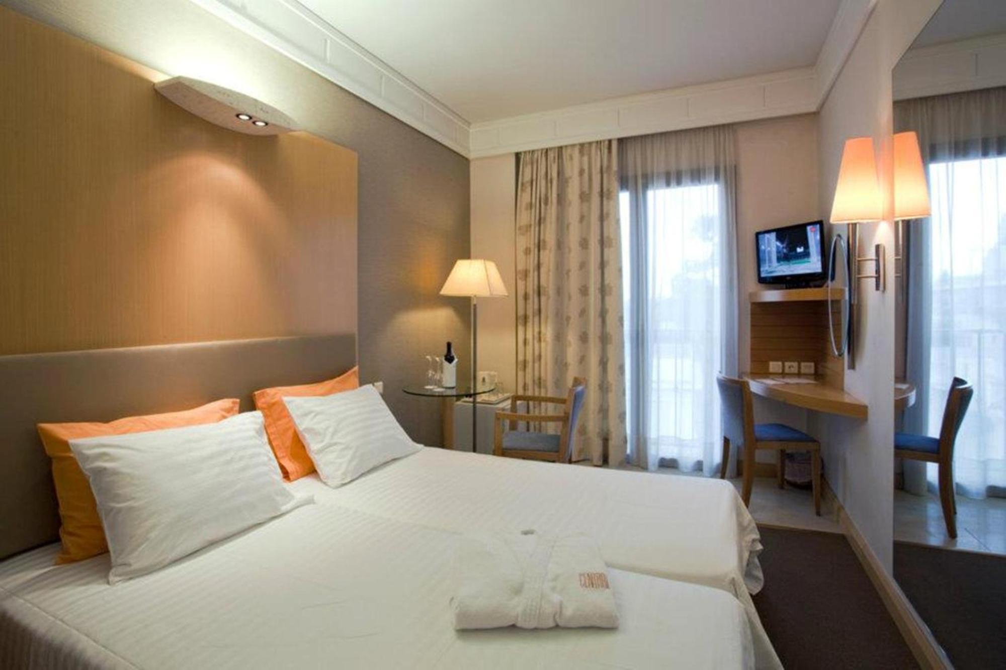 Central Hotel Athena Bagian luar foto