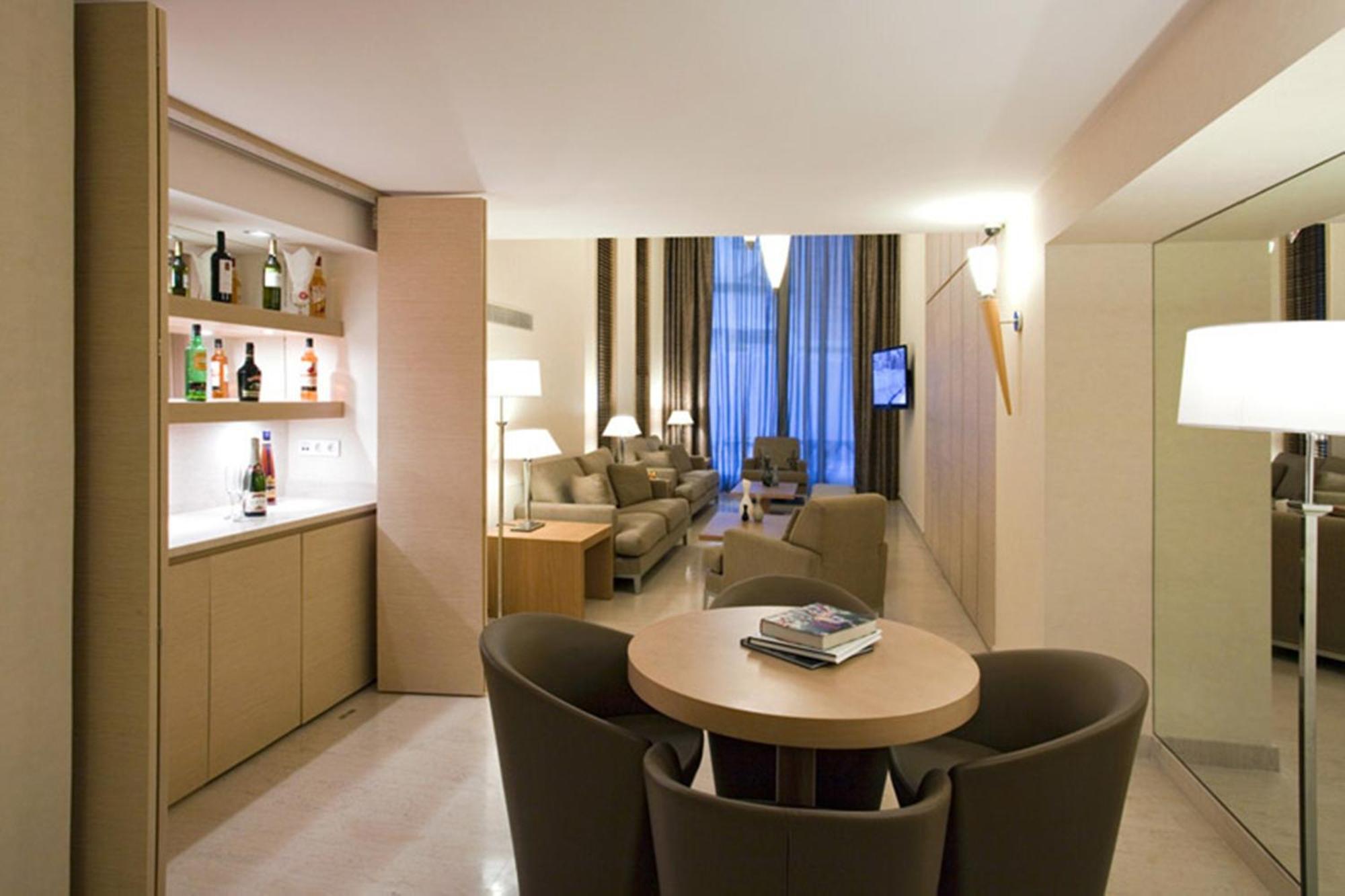 Central Hotel Athena Bagian luar foto