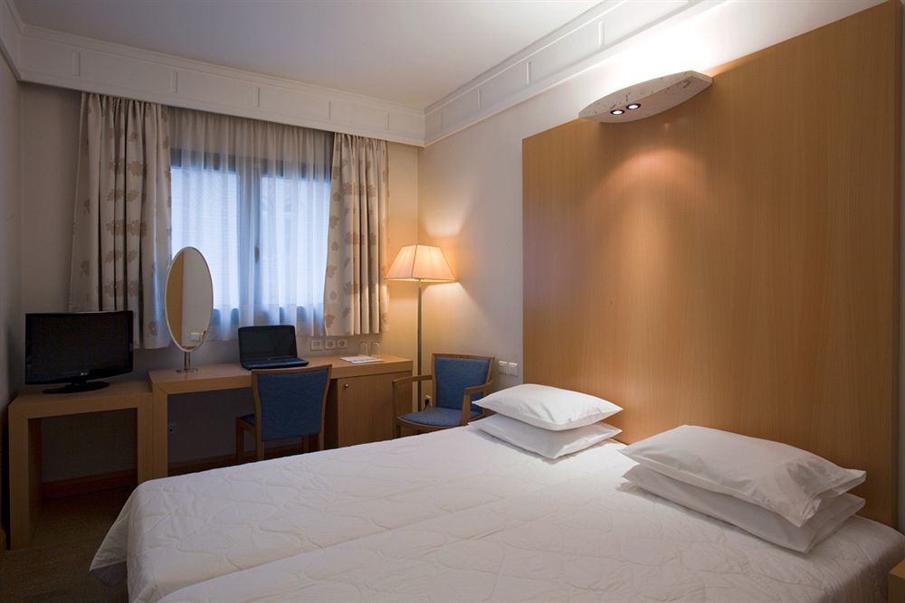 Central Hotel Athena Bagian luar foto